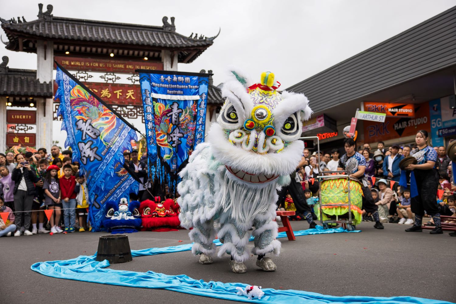 White lion dancer